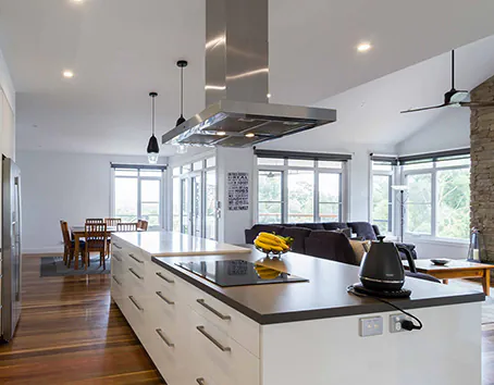 A nice stainless steel ceiling-mounted cassette rangehood in a modern home